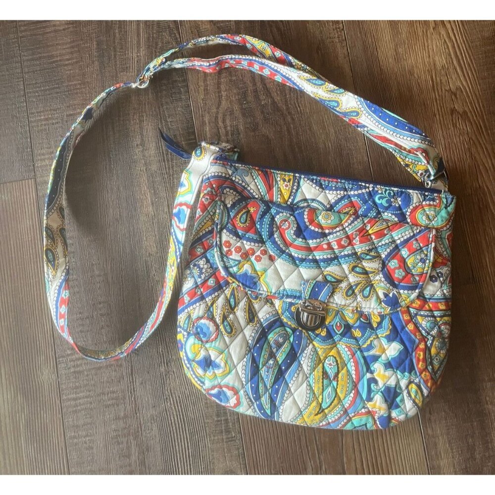 EUC Vera Bradley Marina Paisley Crossbody Red White Blue front lock
